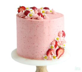 Royal Strawberry Cake - 1.5 KG
